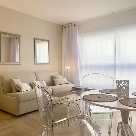 Deluxe Studio Residence Gray D'Albion Kir1271 *